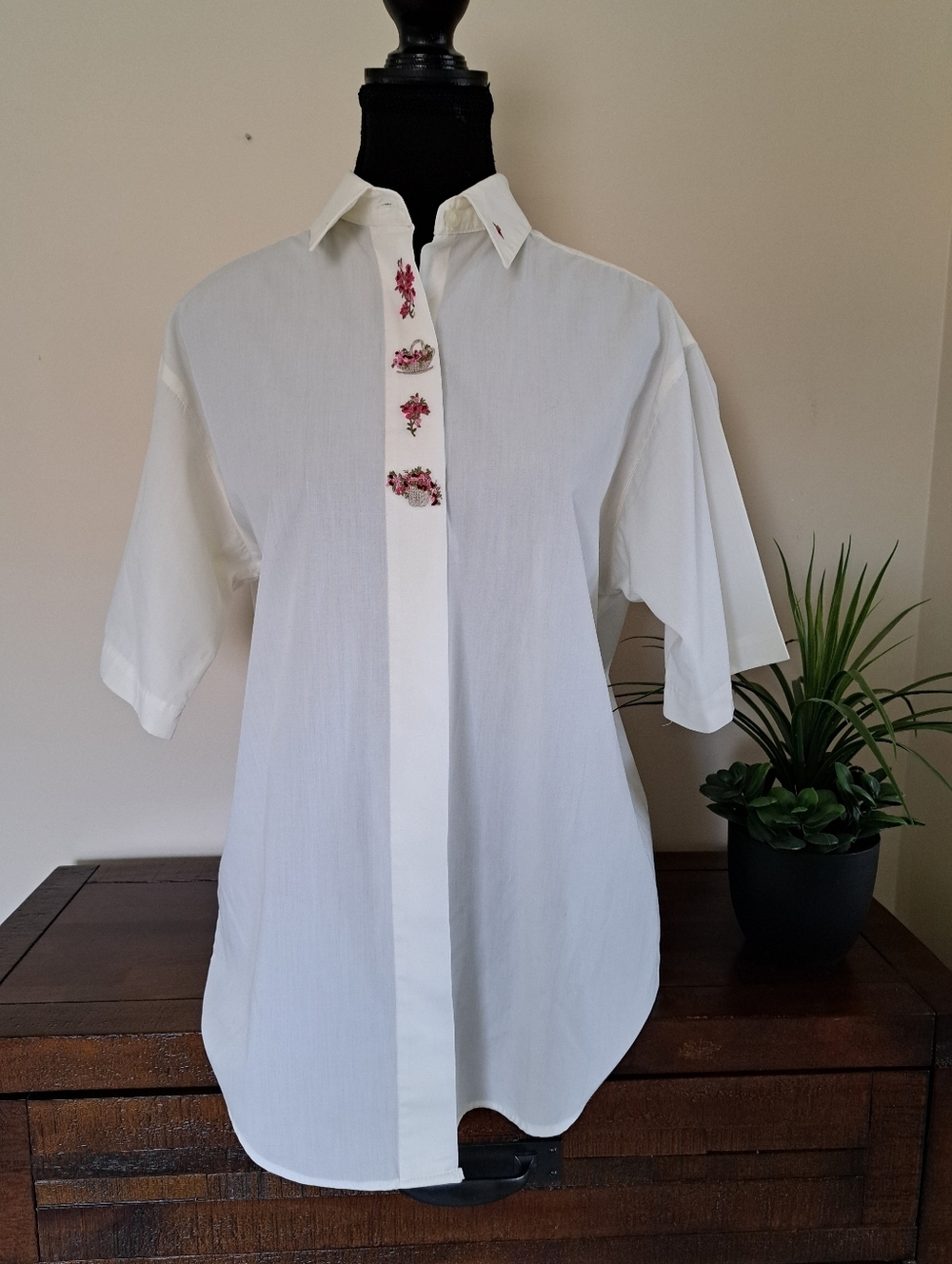 Vintage Tabi Int'l Button Front Blouse Embroidered Floral Size Large Cottagecore